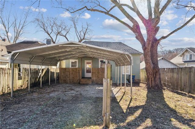 426 Benton Avenue, Excelsior Springs, MO 64024