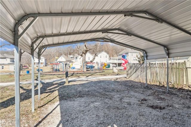 426 Benton Avenue, Excelsior Springs, MO 64024