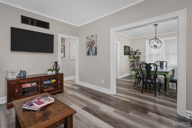 622 N Benton Avenue, St Charles, MO 63301