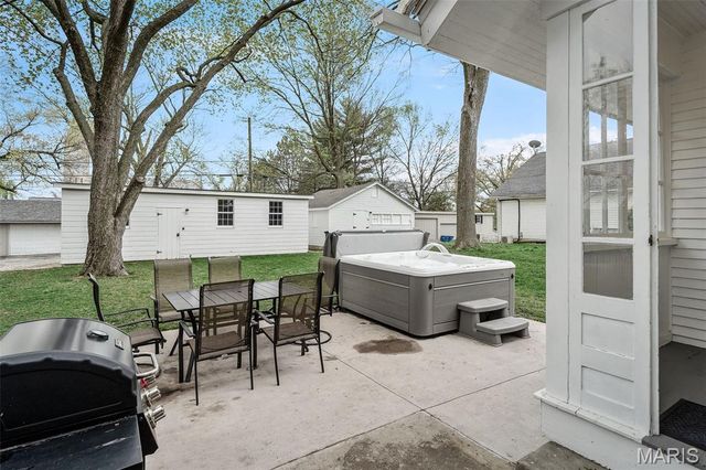 622 N Benton Avenue, St Charles, MO 63301