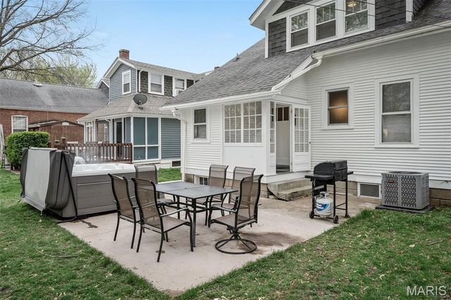 622 N Benton Avenue, St Charles, MO 63301