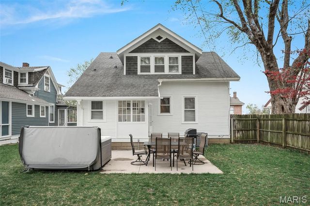 622 N Benton Avenue, St Charles, MO 63301