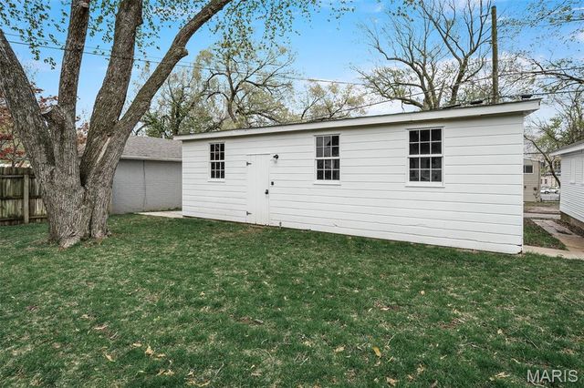 622 N Benton Avenue, St Charles, MO 63301
