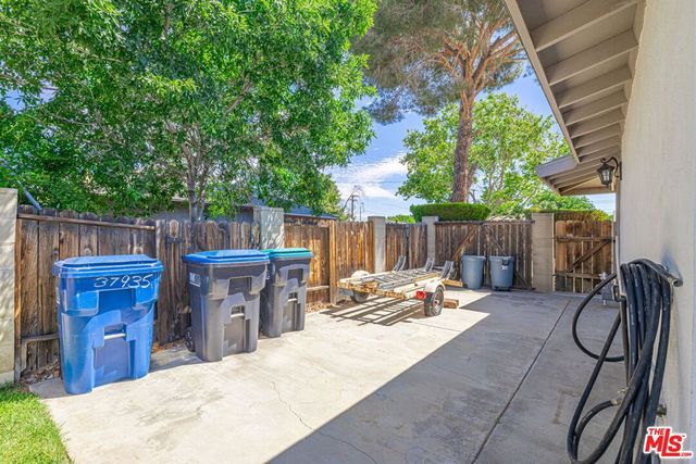37935 26th Street, Palmdale, CA 93550