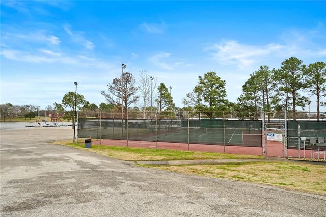 4949 Pleasure Lake Lane Drive, Willis, TX 77318