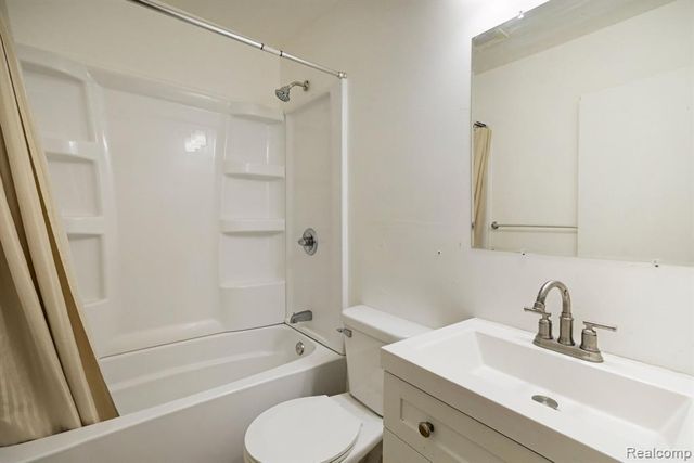 3235 Young Avenue, Lansing, MI 48906