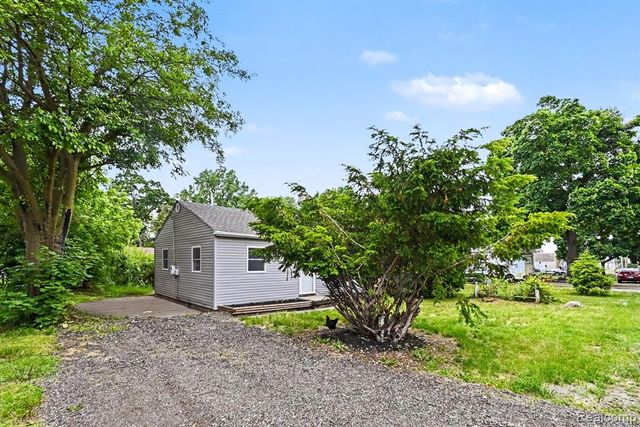 3235 Young Avenue, Lansing, MI 48906