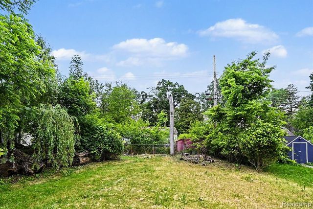3235 Young Avenue, Lansing, MI 48906