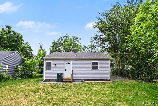 3235 Young Avenue, Lansing, MI 48906