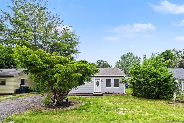 3235 Young Avenue, Lansing, MI 48906