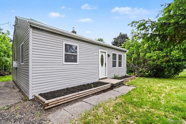 3235 Young Avenue, Lansing, MI 48906