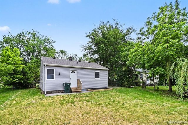 3235 Young Avenue, Lansing, MI 48906