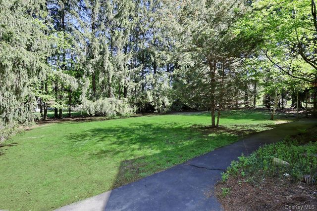 4 Crabapple Court, Monsey, NY 10952