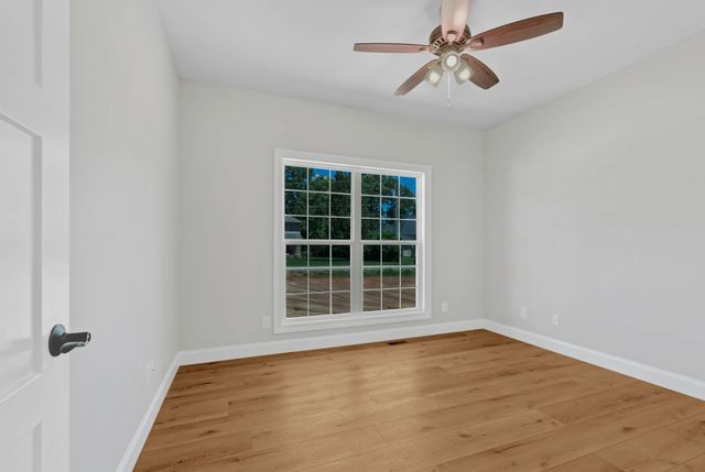 109 Fairway Dr, Lawrenceburg, TN 38464