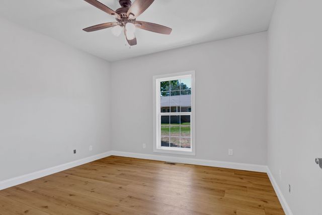 109 Fairway Dr, Lawrenceburg, TN 38464