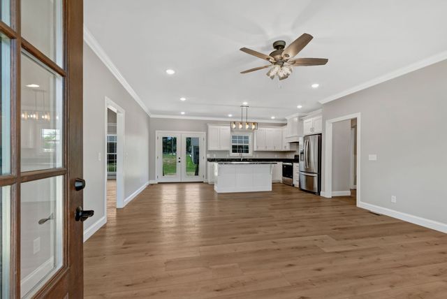 109 Fairway Dr, Lawrenceburg, TN 38464