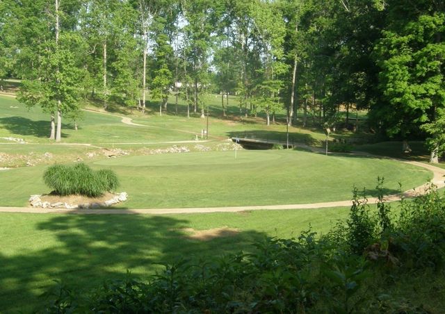 109 Fairway Dr, Lawrenceburg, TN 38464