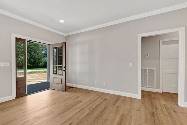 109 Fairway Dr, Lawrenceburg, TN 38464