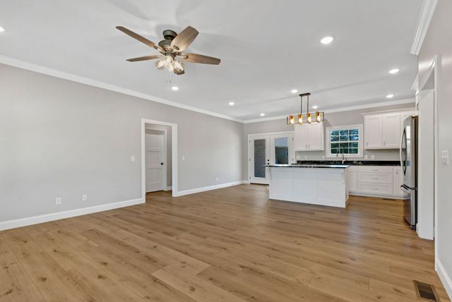 109 Fairway Dr, Lawrenceburg, TN 38464