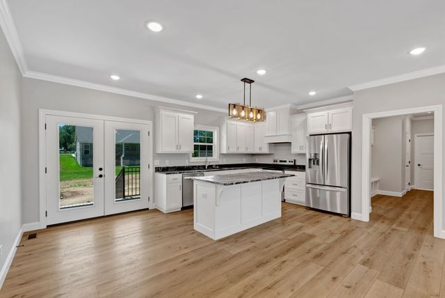 109 Fairway Dr, Lawrenceburg, TN 38464