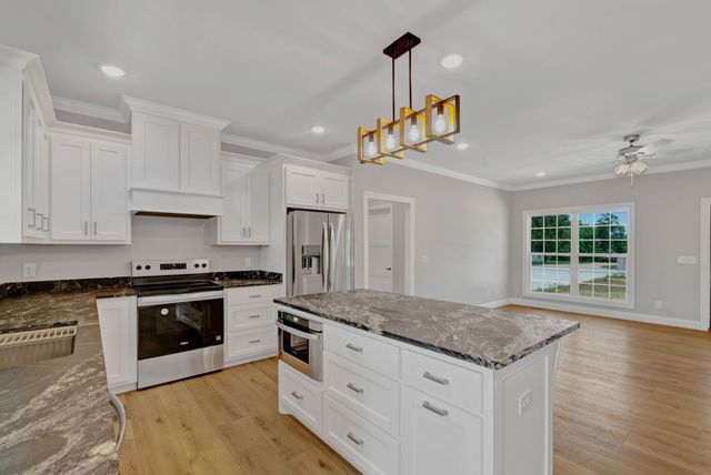 109 Fairway Dr, Lawrenceburg, TN 38464