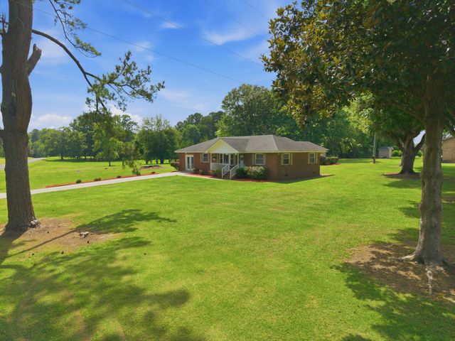 1469 Wren Road, Saint Stephen, SC 29479