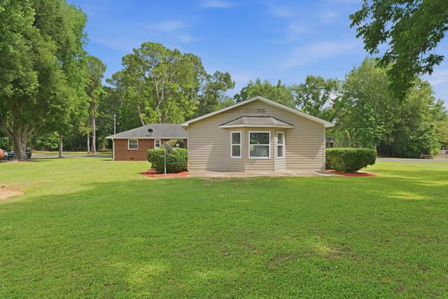 1469 Wren Road, Saint Stephen, SC 29479