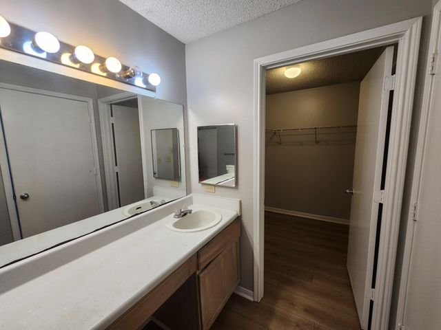 2011 N Highway 17 2000i, Mount Pleasant, SC 29466