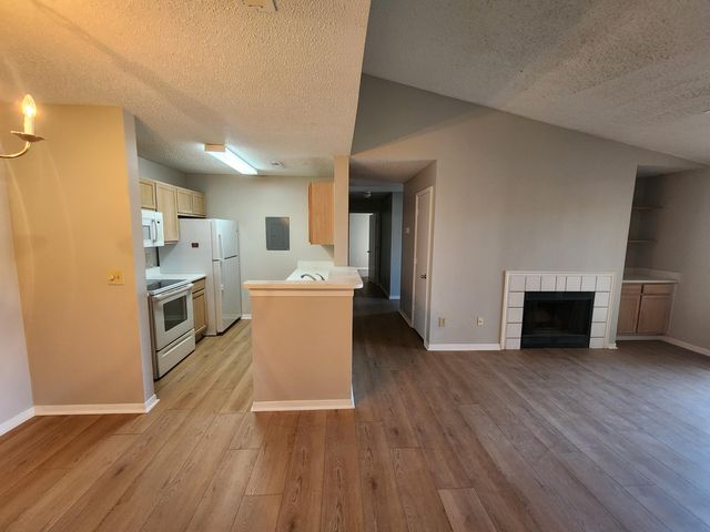 2011 N Highway 17 2000i, Mount Pleasant, SC 29466