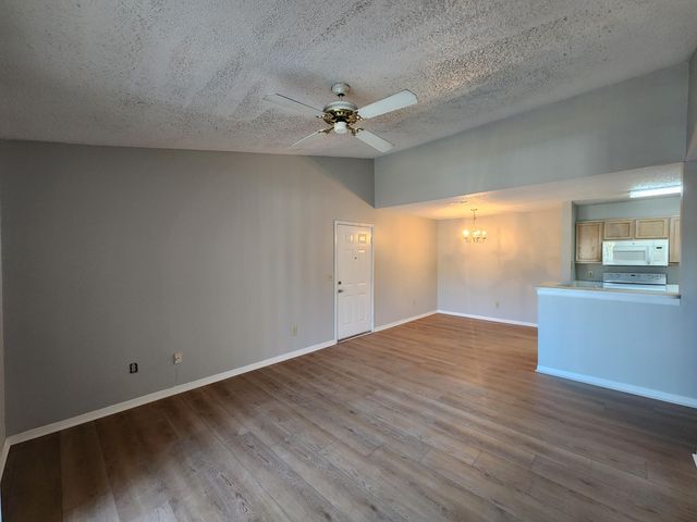 2011 N Highway 17 2000i, Mount Pleasant, SC 29466