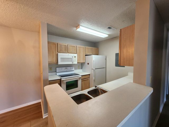 2011 N Highway 17 2000i, Mount Pleasant, SC 29466