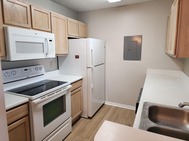 2011 N Highway 17 2000i, Mount Pleasant, SC 29466