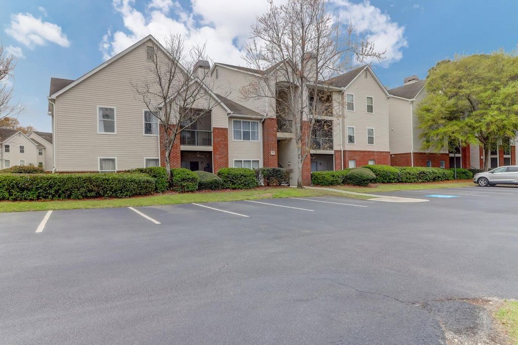 2011 N Highway 17 2000i, Mount Pleasant, SC 29466