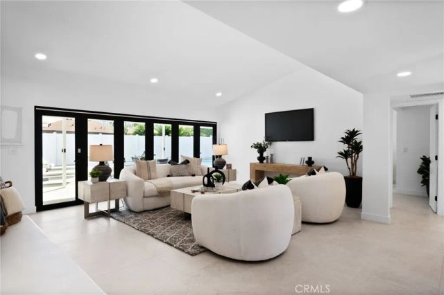 1975 E Mark Leslie, Palm Springs, CA 92264