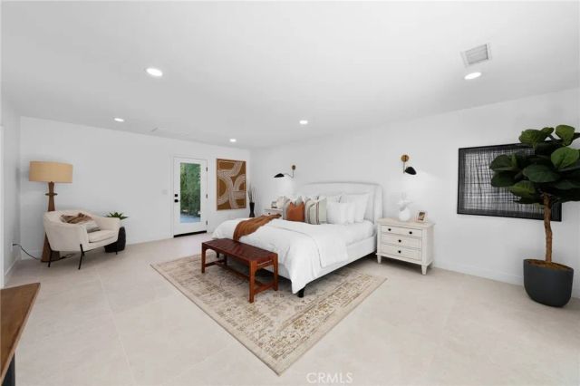 1975 E Mark Leslie, Palm Springs, CA 92264