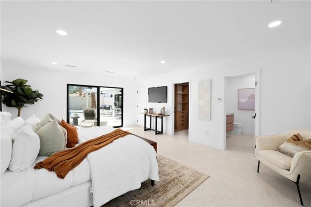 1975 E Mark Leslie, Palm Springs, CA 92264