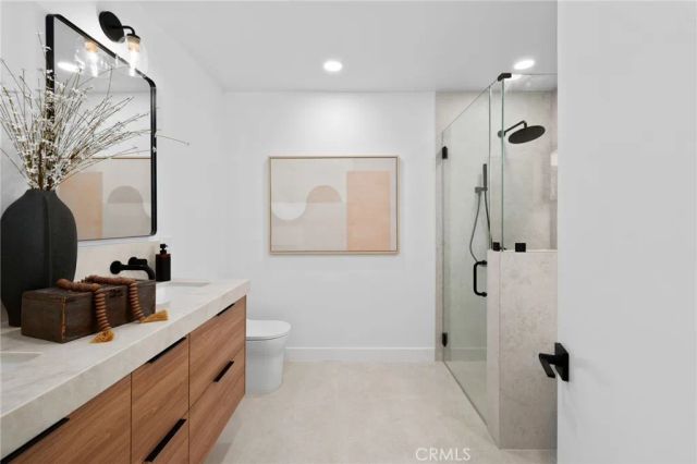 1975 E Mark Leslie, Palm Springs, CA 92264