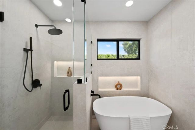 1975 E Mark Leslie, Palm Springs, CA 92264