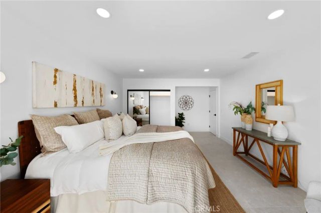 1975 E Mark Leslie, Palm Springs, CA 92264