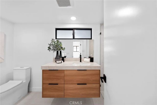 1975 E Mark Leslie, Palm Springs, CA 92264