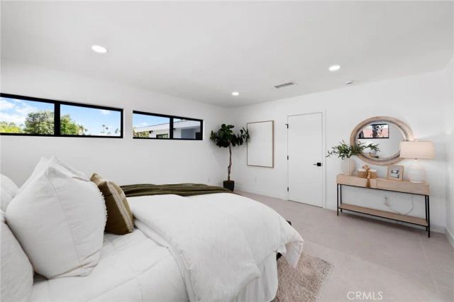 1975 E Mark Leslie, Palm Springs, CA 92264