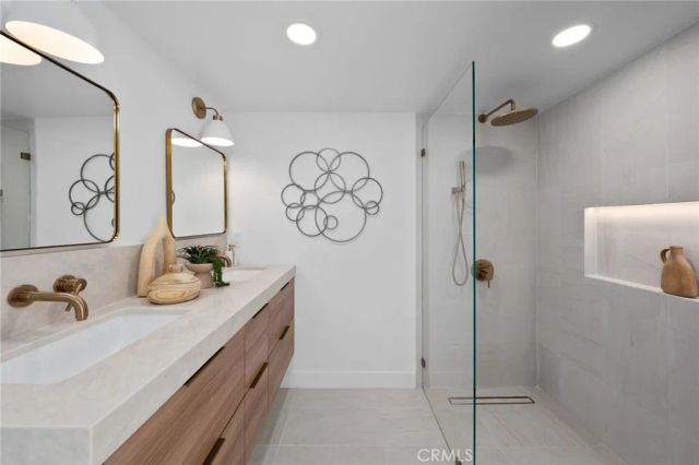 1975 E Mark Leslie, Palm Springs, CA 92264