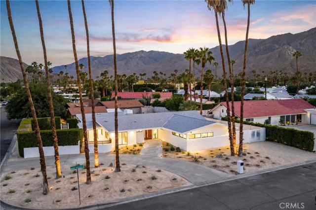 1975 E Mark Leslie, Palm Springs, CA 92264