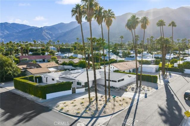 1975 E Mark Leslie, Palm Springs, CA 92264