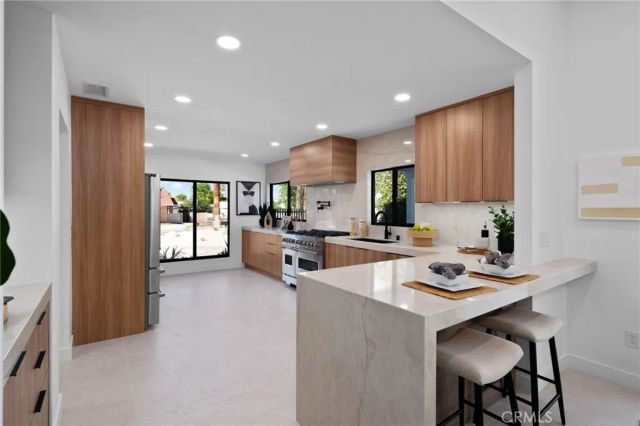1975 E Mark Leslie, Palm Springs, CA 92264
