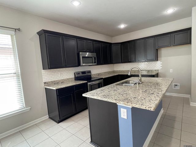 42568 Baystone Ave, Prairieville, LA 70769