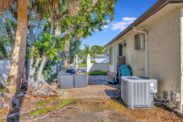 2733 NE 1st Terrace NE 3, Wilton Manors, FL 33334