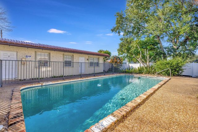 2733 NE 1st Terrace NE 3, Wilton Manors, FL 33334