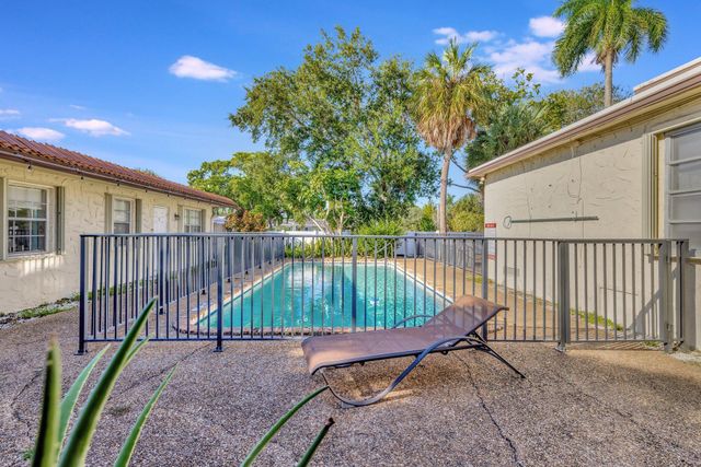 2733 NE 1st Terrace NE 3, Wilton Manors, FL 33334