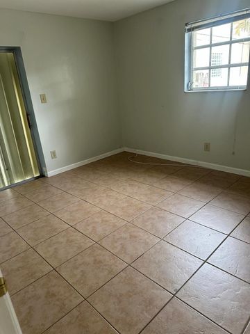 2733 NE 1st Terrace NE 3, Wilton Manors, FL 33334